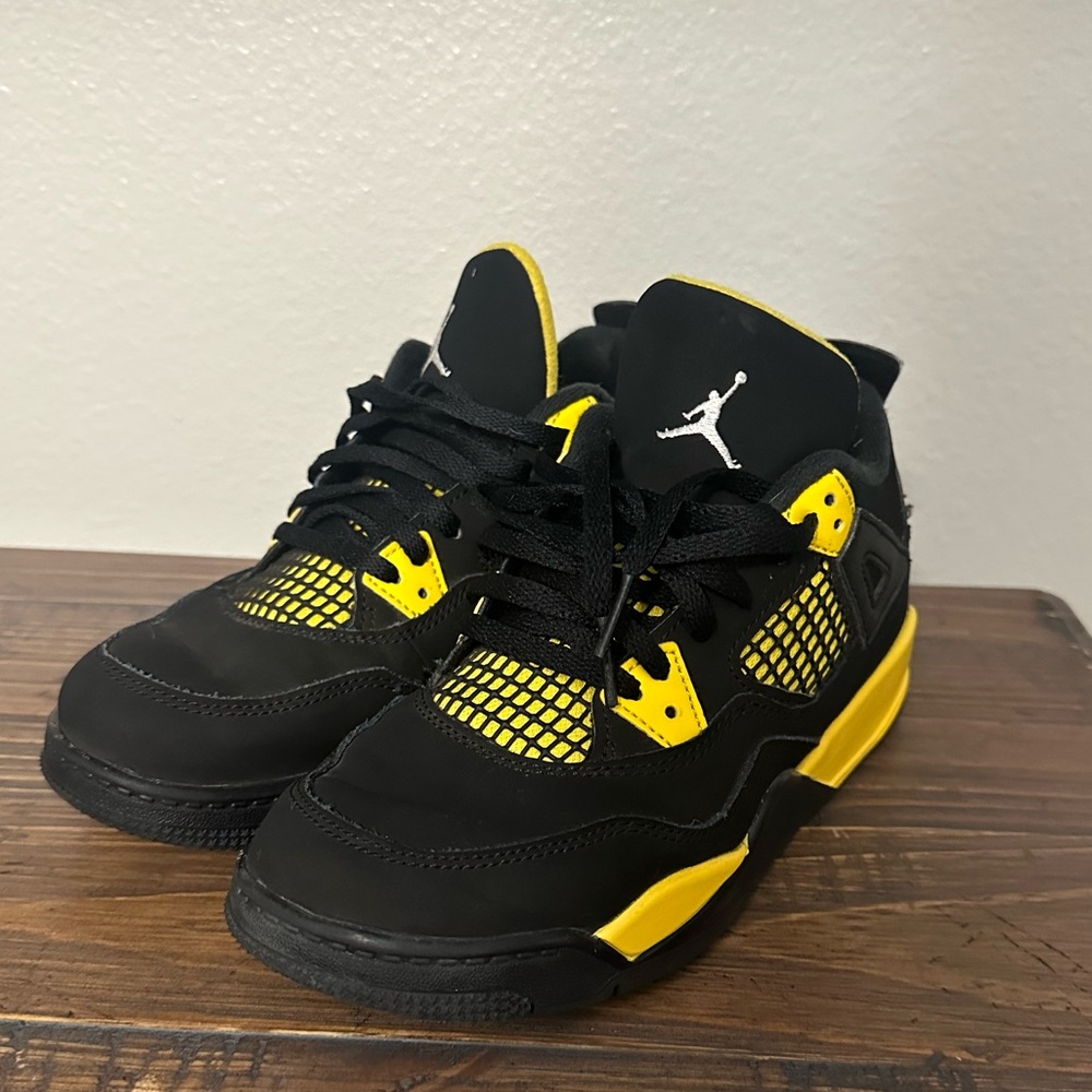 Jordan 4 Thunder
